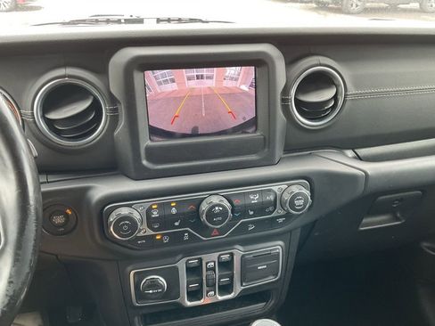 Used 2018 Jeep Wrangler Unlimited Sahara w/ Cold Weather Group image 14