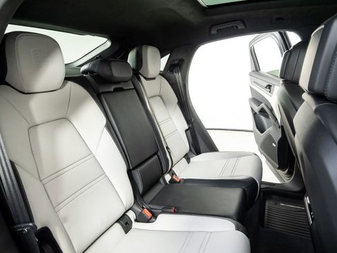 Certified 2026 Porsche Cayenne GTS image 23