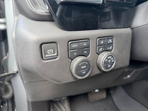 Used 2025 Chevrolet Silverado 1500 LT Trail Boss w/ LT Trail Boss Premium Package AWD/4WD image 4