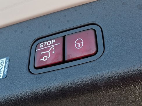 Certified 2025 Mercedes-Benz GLC 300 4MATIC image 29