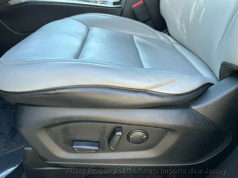 Used 2021 Ford Explorer XLT w/ Equipment Group 202A AWD/4WD image 24