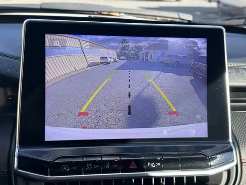 Used 2024 Jeep Compass Trailhawk image 5