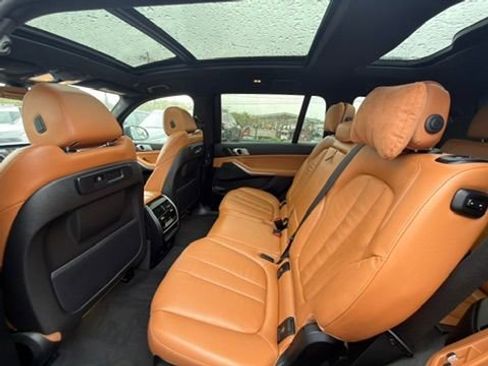 Used 2022 BMW X7 xDrive40i w/ M Sport Package AWD/4WD image 24