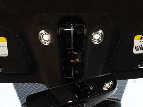 Used 2025 Aston Martin V8 Vantage Coupe RWD image 40