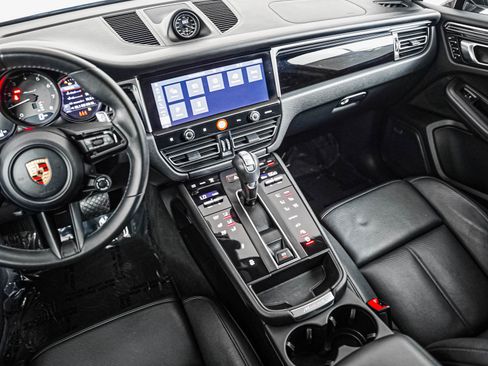 Certified 2024 Porsche Macan AWD/4WD image 19