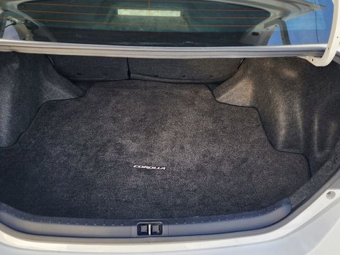 Used 2019 Toyota Corolla LE image 17