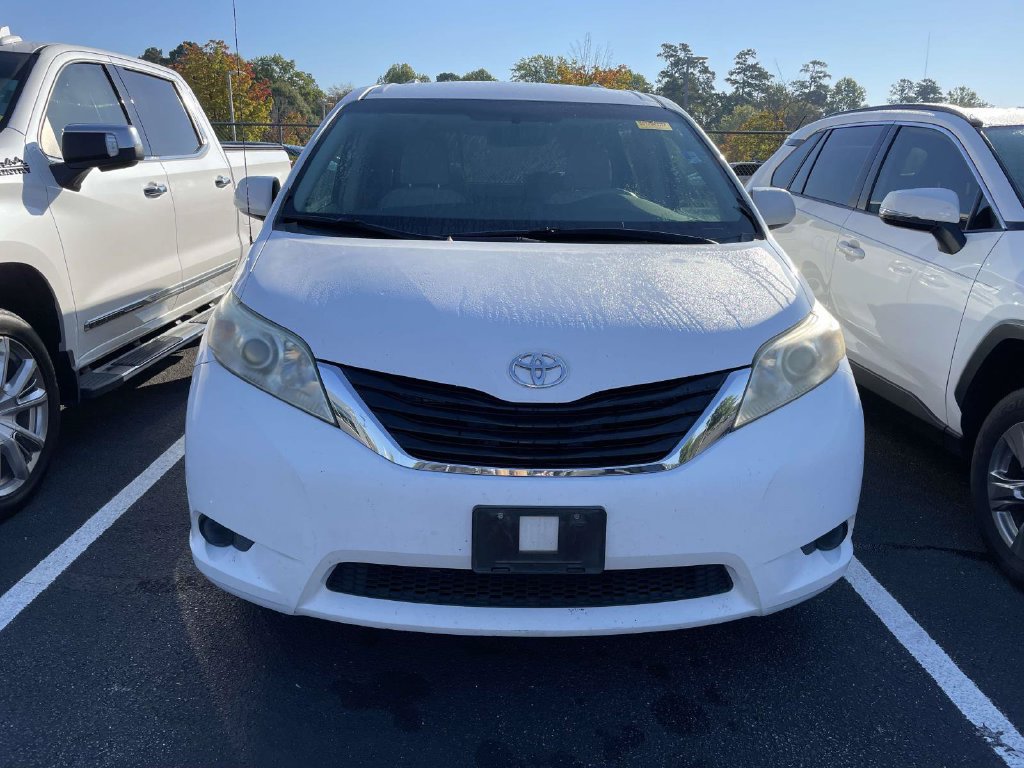 Used 2011 Toyota Sienna LE FWD image 2