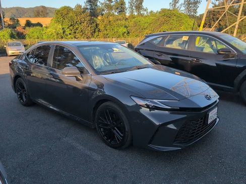 Used 2025 Toyota Camry XLE image 2