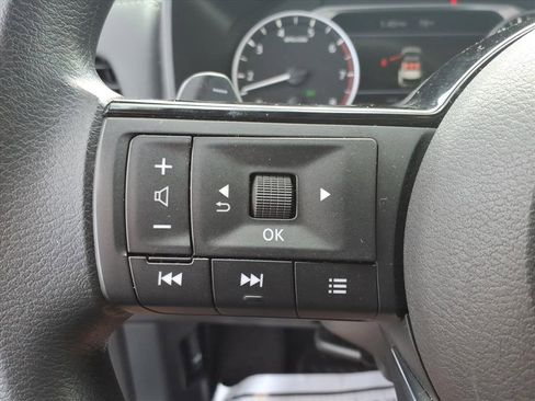 Used 2023 Nissan Rogue SV image 15