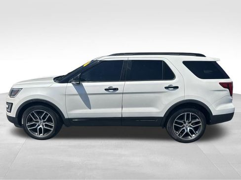 Used 2017 Ford Explorer Sport w/ Equipment Group 401A AWD/4WD image 2