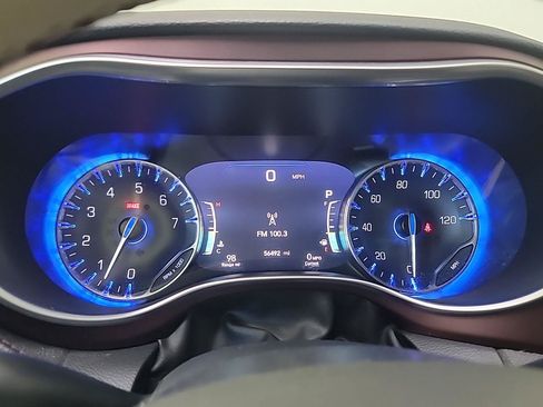 Used 2019 Chrysler Pacifica Limited FWD image 26