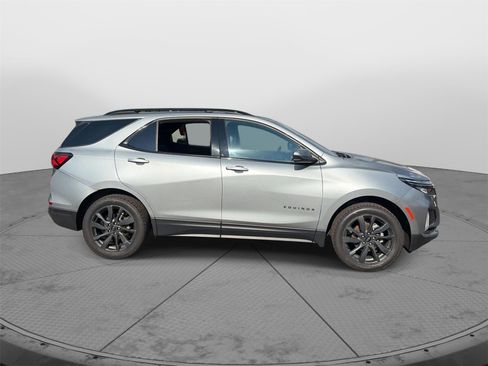 Used 2023 Chevrolet Equinox RS AWD/4WD image 4