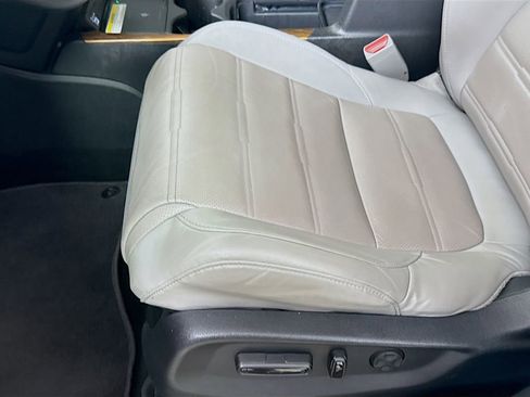 Used 2022 Honda CR-V Touring image 18