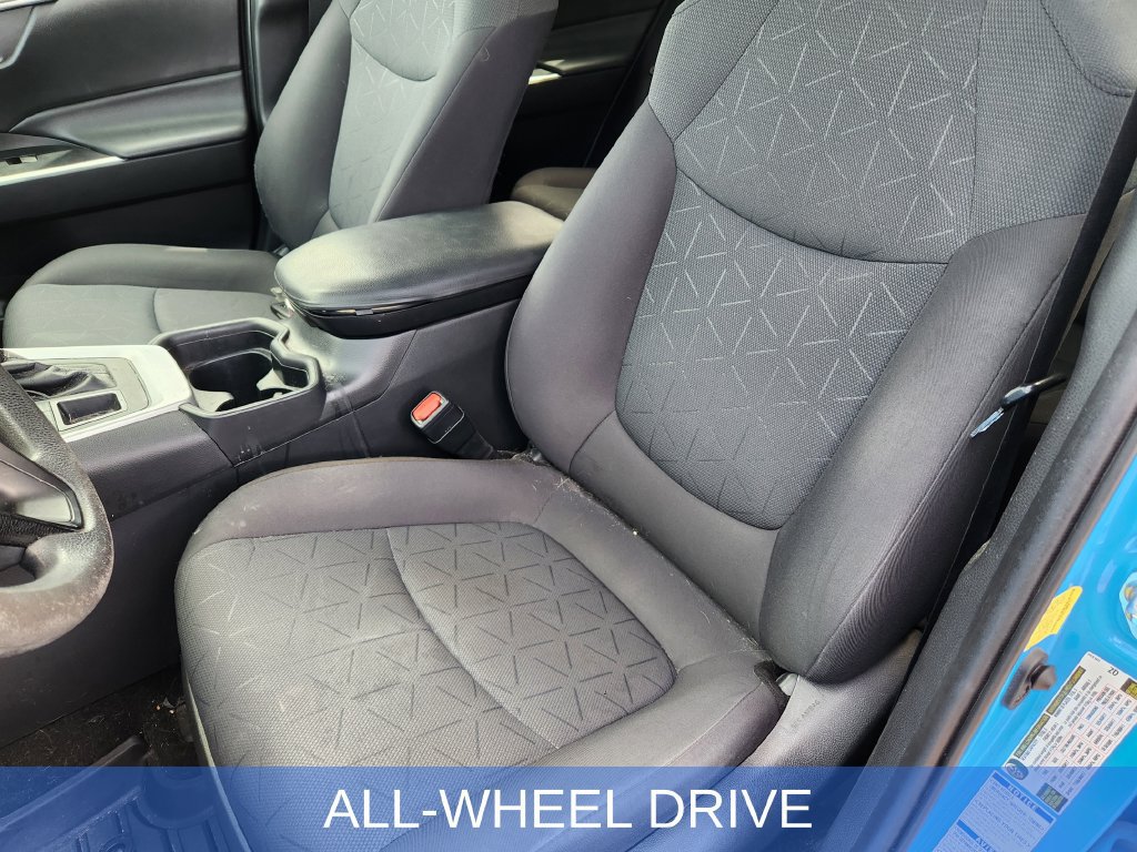 Used 2021 Toyota RAV4 XLE AWD/4WD image 17