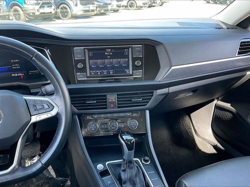 Used 2024 Volkswagen Jetta SE image 17