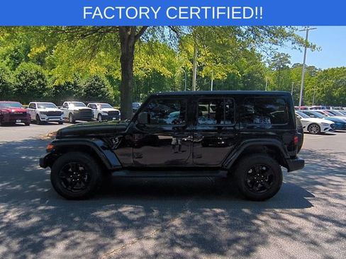Used 2022 Jeep Wrangler Unlimited Sahara AWD/4WD image 2