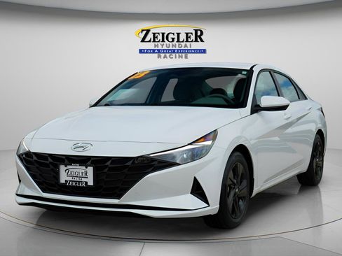 Certified 2023 Hyundai Elantra SEL w/ Cargo Package FWD image 3