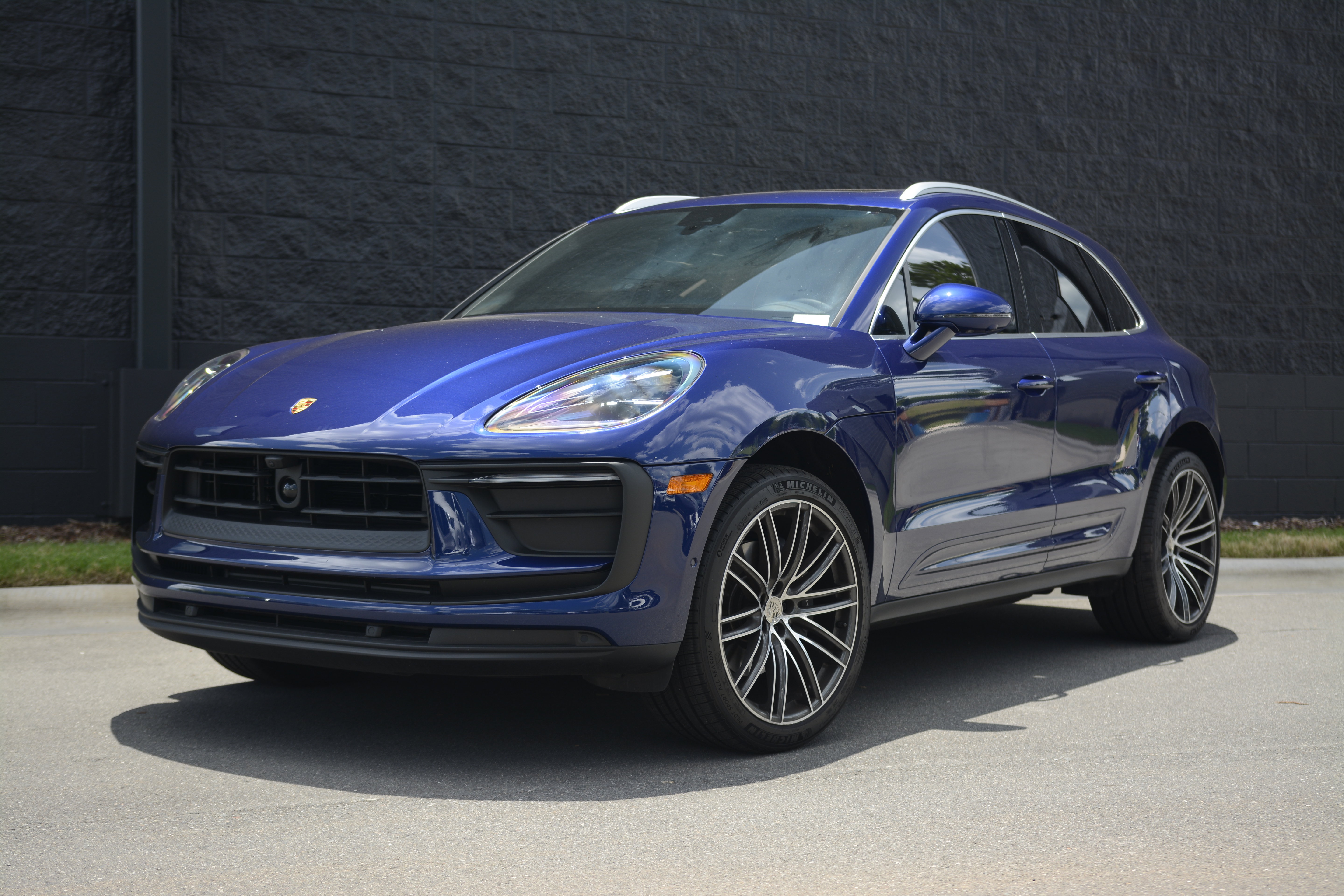 Certified 2026 Porsche Macan AWD/4WD image 1