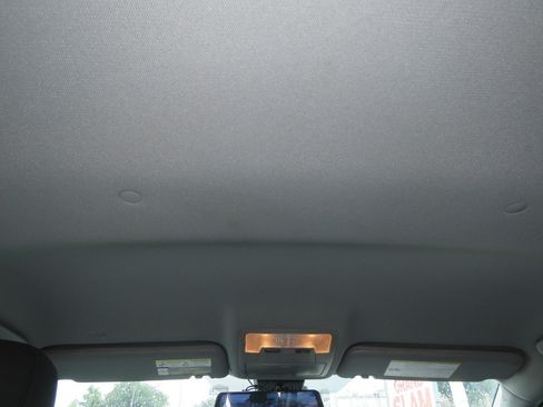 Used 2019 Toyota Highlander LE FWD image 22