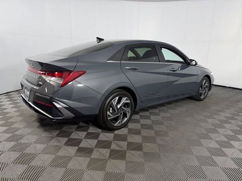 Used 2024 Hyundai Elantra Limited FWD image 7