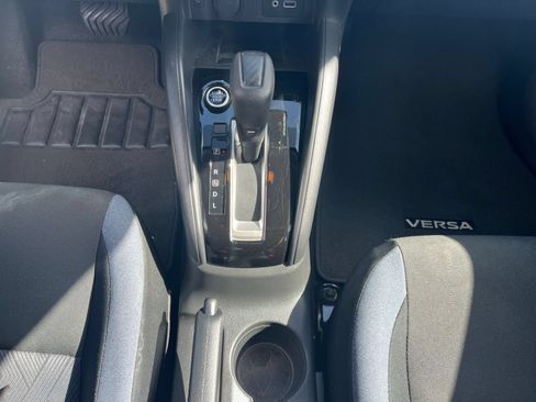 Used 2025 Nissan Versa SV FWD image 38
