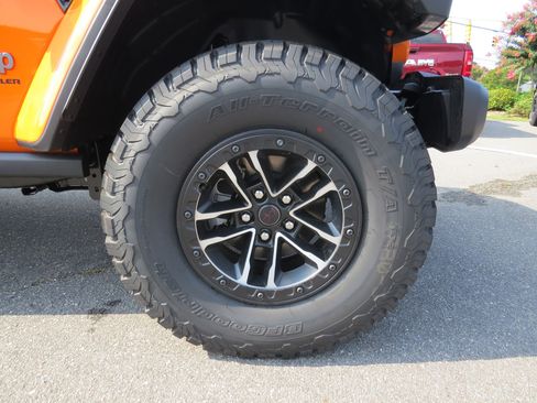 New 2025 Jeep Wrangler Unlimited Rubicon w/ XTREMEE 35" Tire Package image 10