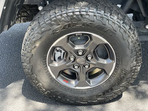 Used 2023 Jeep Gladiator Rubicon w/ Trailer Tow Package AWD/4WD image 38