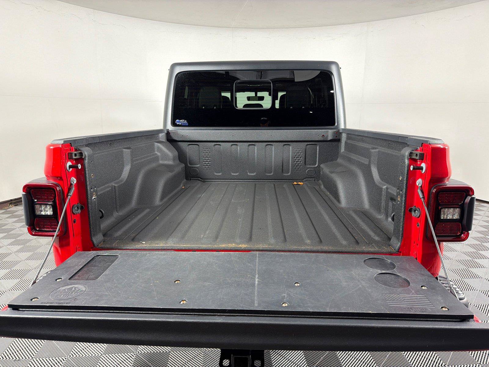 Used 2023 Jeep Gladiator Rubicon w/ LED Lighting Group AWD/4WD image 18