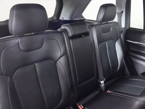 Used 2023 Jeep Grand Cherokee Limited w/ Luxury Tech Group II AWD/4WD image 35