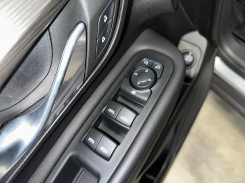 Used 2023 GMC Terrain SLE w/ Driver Convenience Package image 9