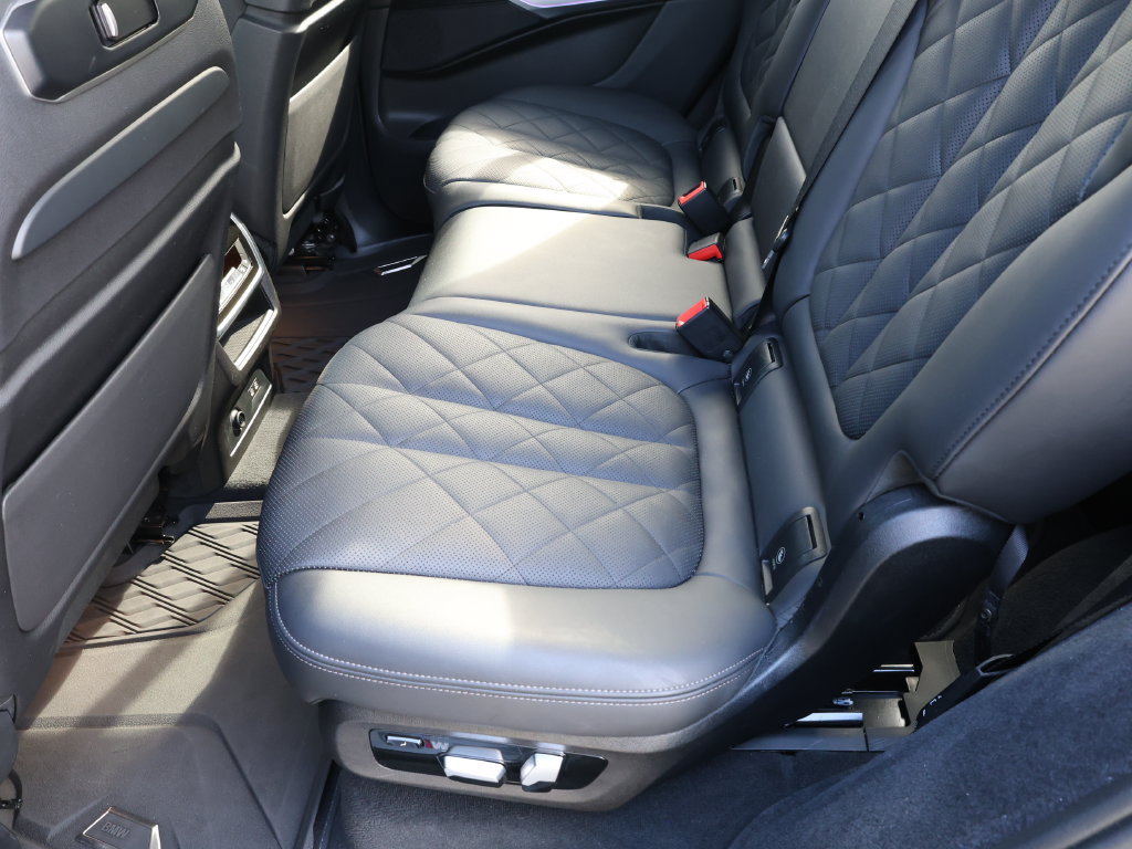 Used 2024 BMW X7 xDrive40i w/ M Sport Package AWD/4WD image 22