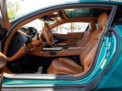 Used 2025 Aston Martin Vanquish RWD image 18