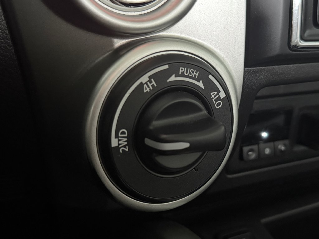 Used 2021 Nissan Titan SL w/ Moonroof Package AWD/4WD image 36