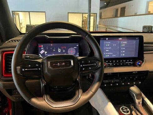 Used 2024 GMC Canyon AT4X w/ AT4X AEV Edition image 16