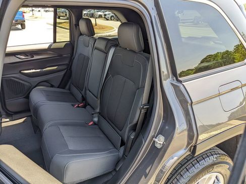 Used 2026 Jeep Grand Cherokee Laredo image 24