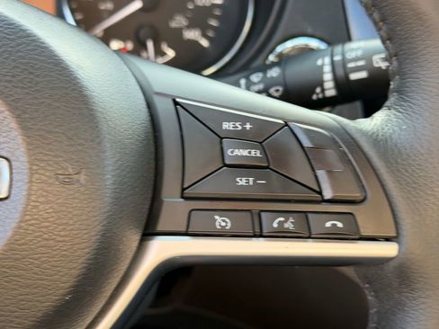Used 2017 Nissan Rogue SV FWD image 26