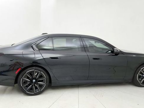 Used 2026 BMW 740i w/ Premium Package RWD image 17