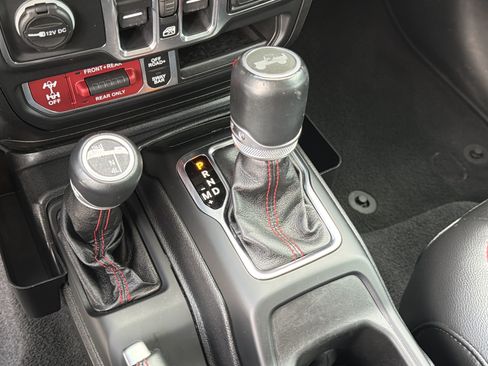 Used 2021 Jeep Wrangler Unlimited Rubicon AWD/4WD image 36