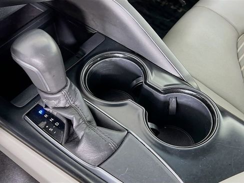 Used 2018 Toyota Camry SE image 15