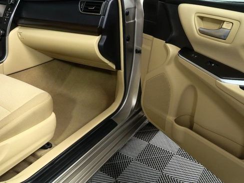 Used 2017 Toyota Camry LE image 20