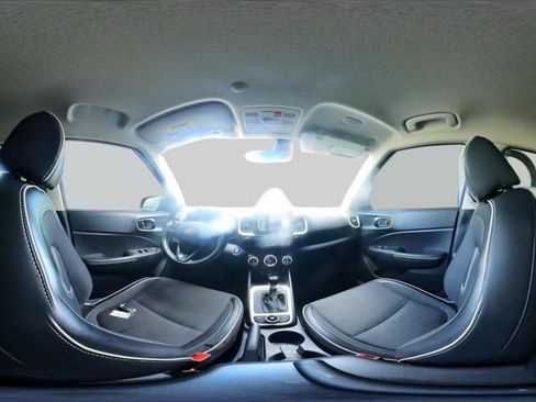 Used 2023 Hyundai Venue Limited FWD image 34