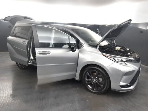 Used 2023 Toyota Sienna XSE w/ XSE Plus Package image 39