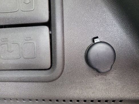 Used 2022 Chevrolet Equinox RS w/ LPO, Floor Liner Package FWD image 8