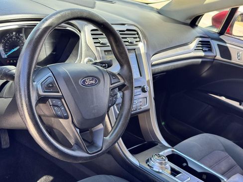 Used 2017 Ford Fusion SE w/ Fusion SE Technology Package FWD image 21