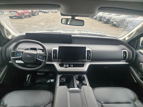 Certified 2025 Ford Expedition Max Active AWD/4WD image 2