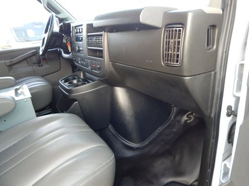 Used 2022 GMC Savana 3500 w/ Driver Convenience Package image 20