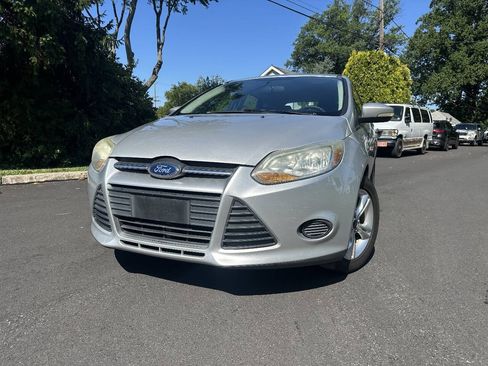 Used 2014 Ford Focus SE FWD image 2