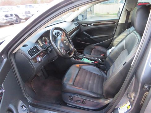 Used 2014 Volkswagen Passat TDI SEL Premium image 12