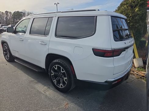 Used 2024 Jeep Wagoneer Series III image 5