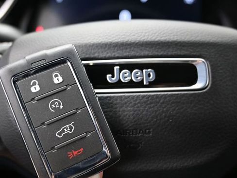 Used 2025 Jeep Grand Cherokee Altitude AWD/4WD image 45
